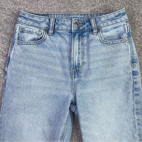 American Eagle Mom Jeans Women's 0 Blue Tapered Leg High Rise Light Wash - Picture 2 of 12